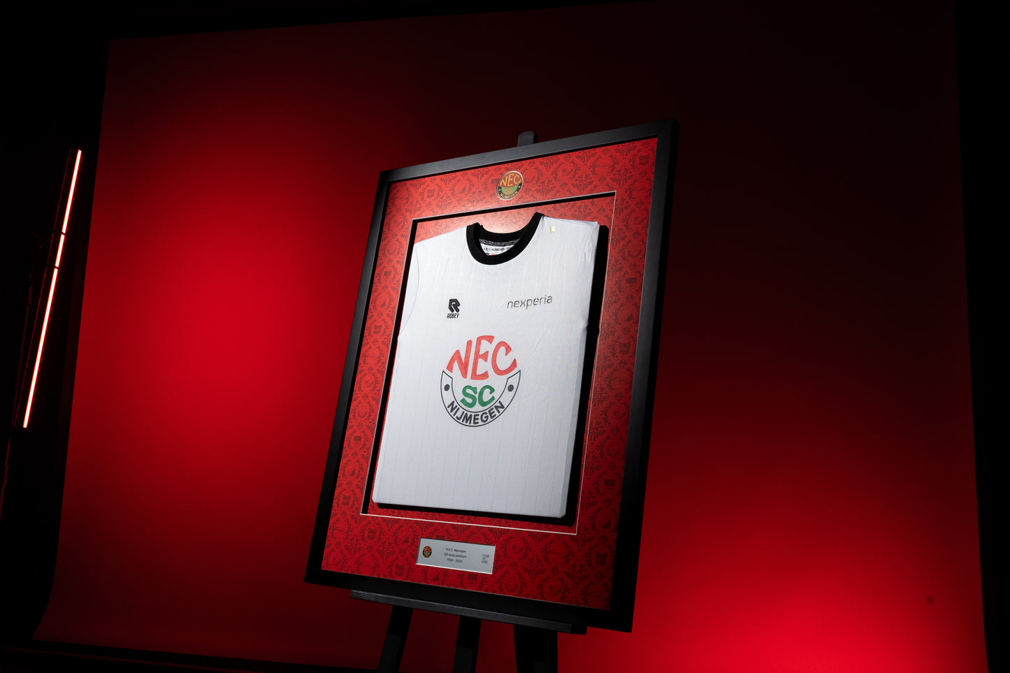 N.E.C. Ingelijst wedstrijdshirt 25-26