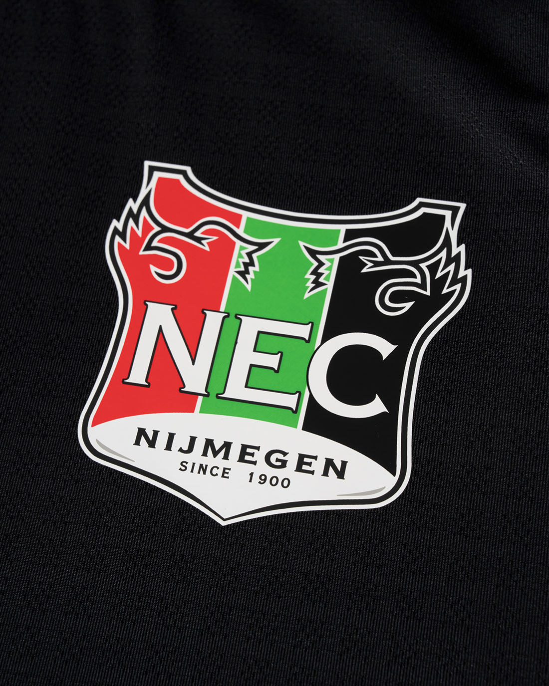N.E.C. Presentatie shirt 26-27