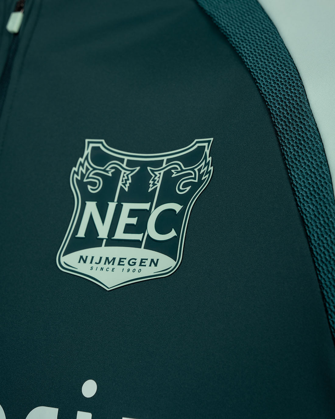 N.E.C. Training half-zip 26-27