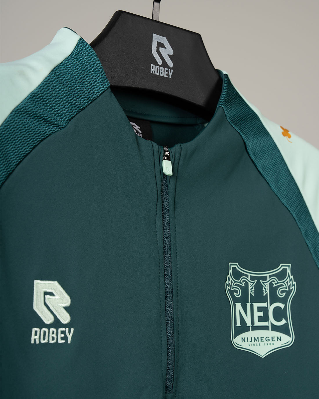 N.E.C. Training half-zip 26-27