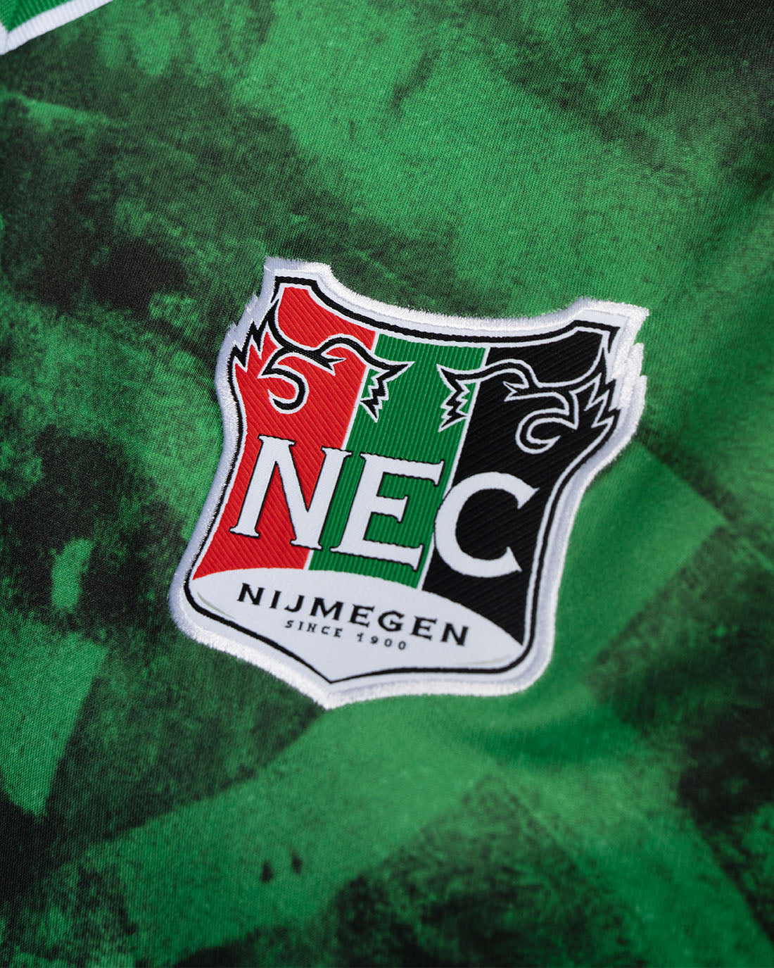 N.E.C. Keepersshirt groen 26-27