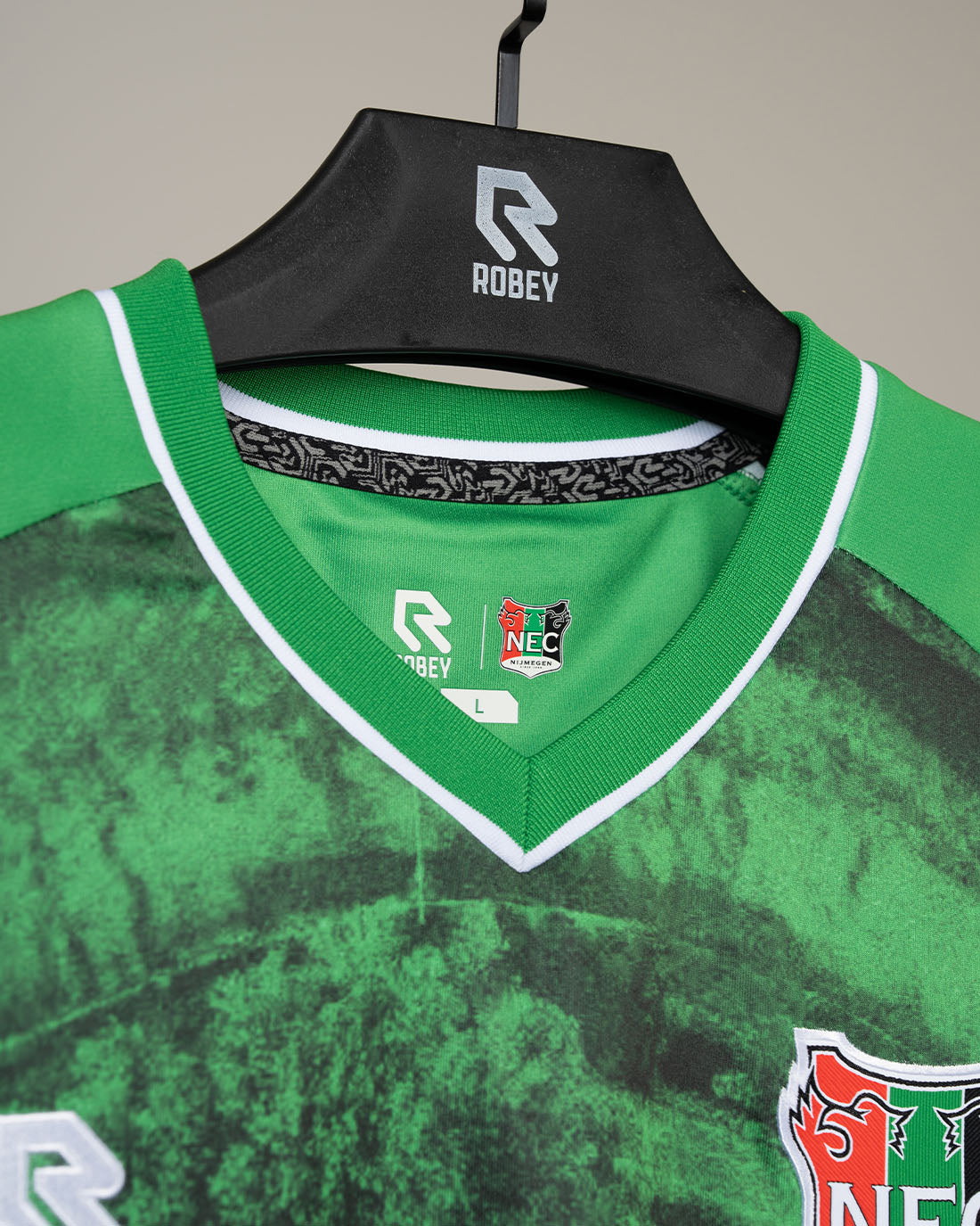 N.E.C. Keepersshirt groen 26-27