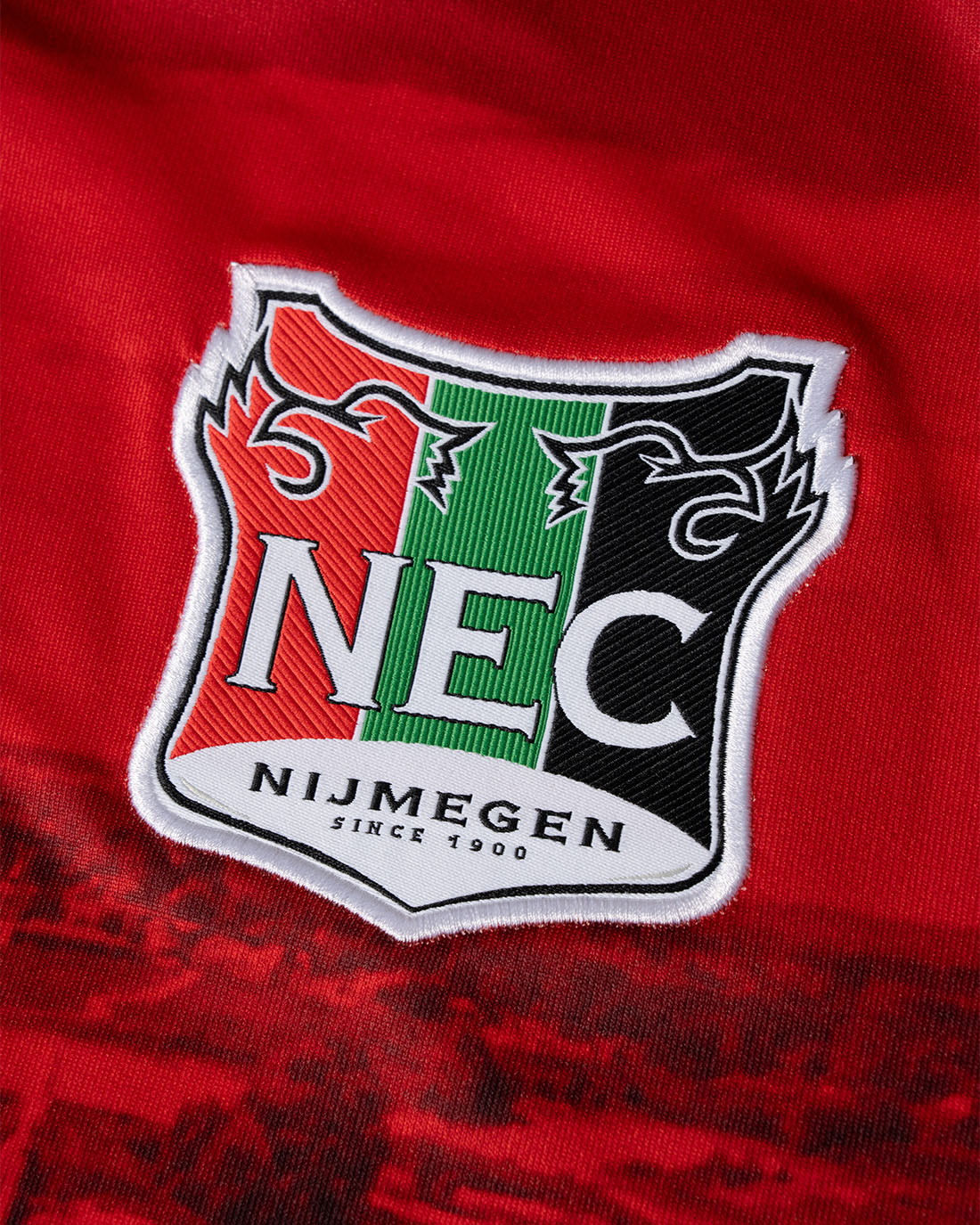 N.E.C. Keepersshirt rood 26-27
