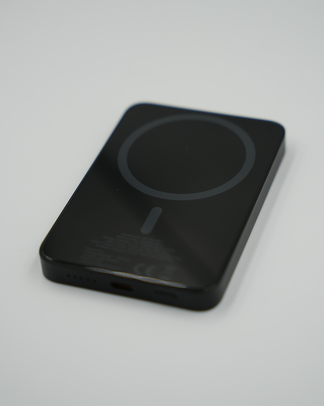 N.E.C. Powerbank met MagSafe